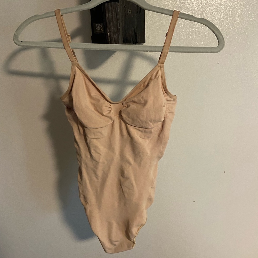 SKIMS- sculpting thong bodysuit